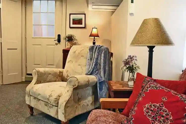 Furnished Studio | Center Conway