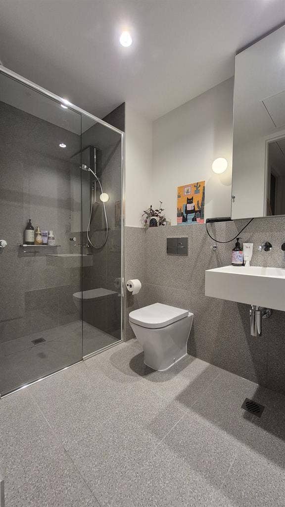Own room & toilet, 2B2B South Melb
