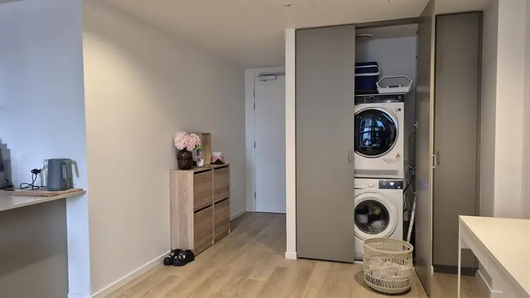 Own room & toilet, 2B2B South Melb