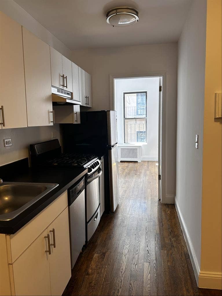 Sun-drenched 1bed 1bath Apartment