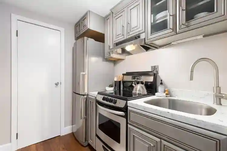 ELEGANT FIRST HILL STUDIO FOR RENT