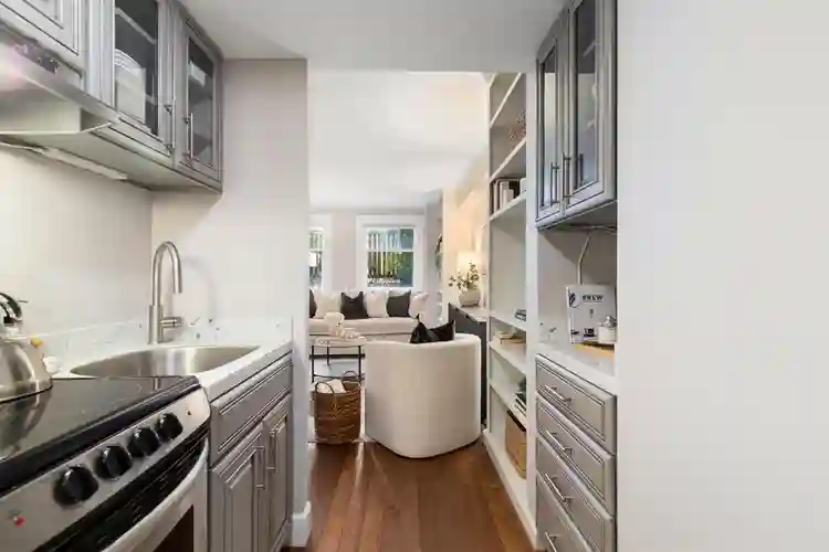 ELEGANT FIRST HILL STUDIO FOR RENT