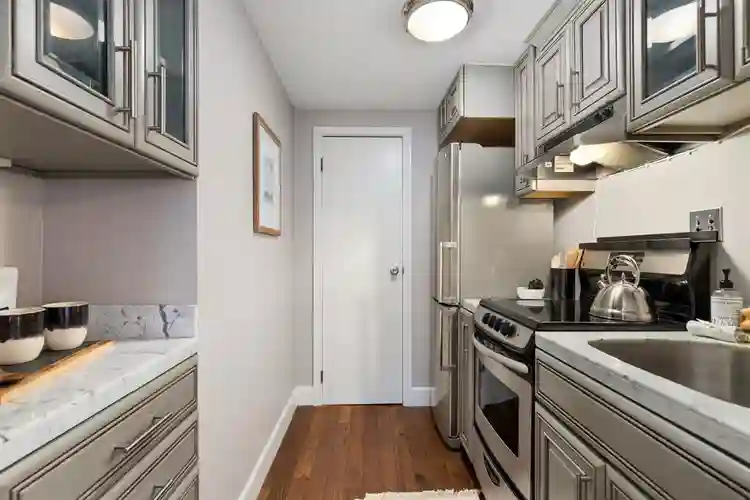 ELEGANT FIRST HILL STUDIO FOR RENT