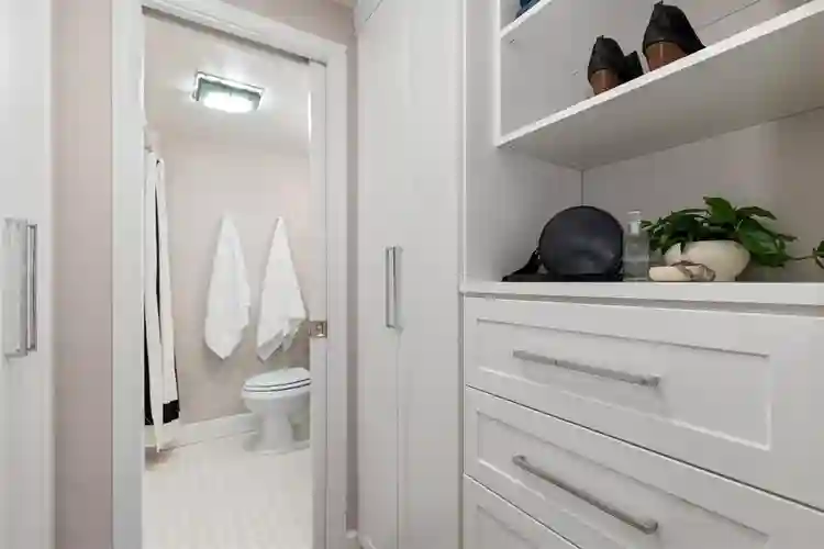 ELEGANT FIRST HILL STUDIO FOR RENT