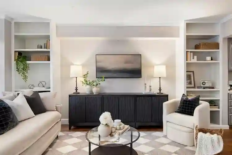 ELEGANT FIRST HILL STUDIO FOR RENT