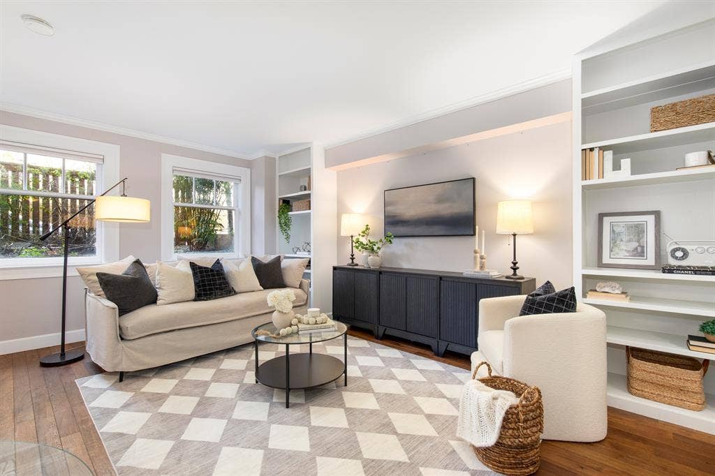ELEGANT FIRST HILL STUDIO FOR RENT