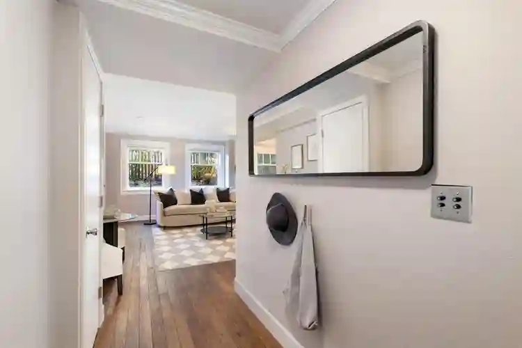 ELEGANT FIRST HILL STUDIO FOR RENT