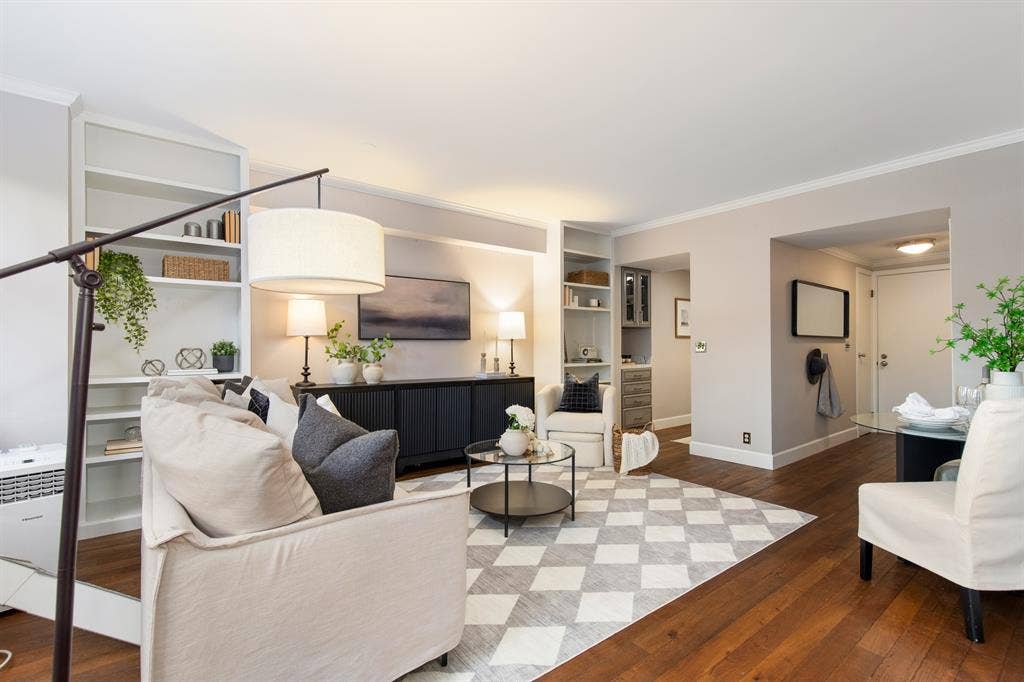 ELEGANT FIRST HILL STUDIO FOR RENT