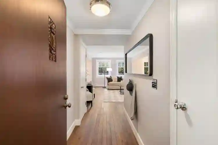 ELEGANT FIRST HILL STUDIO FOR RENT