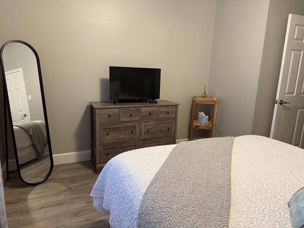 PRIVATE ROOM + PRIVATE BATH - $750