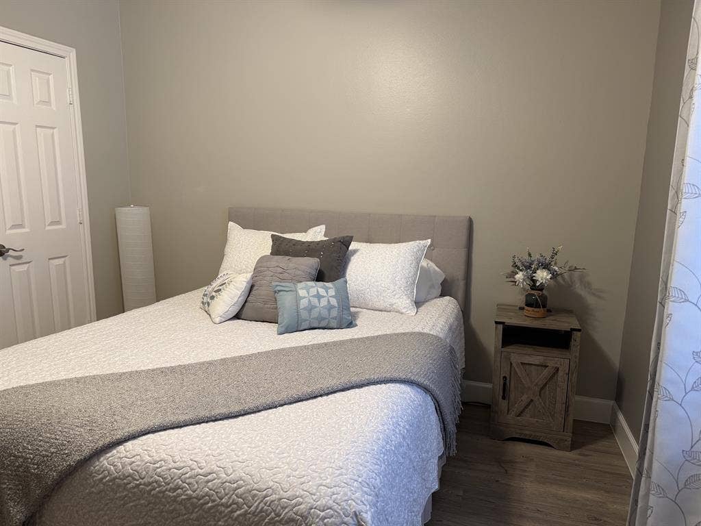 PRIVATE ROOM + PRIVATE BATH - $750