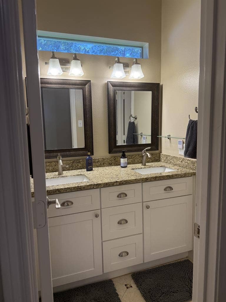 PRIVATE ROOM + PRIVATE BATH - $750