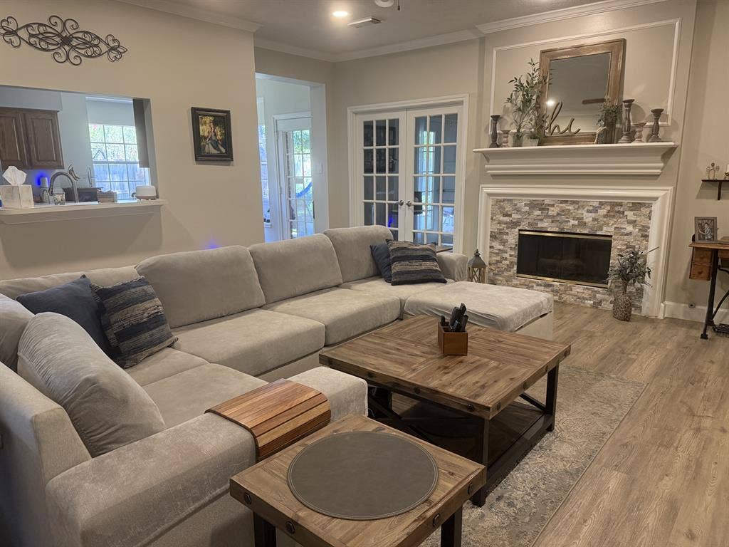 PRIVATE ROOM + PRIVATE BATH - $750