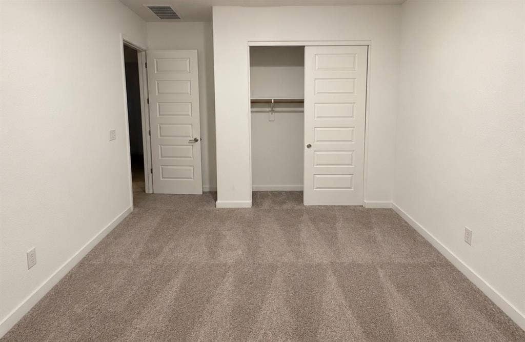 looking for roomate