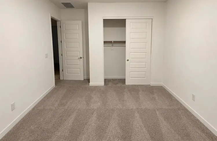 looking for roomate