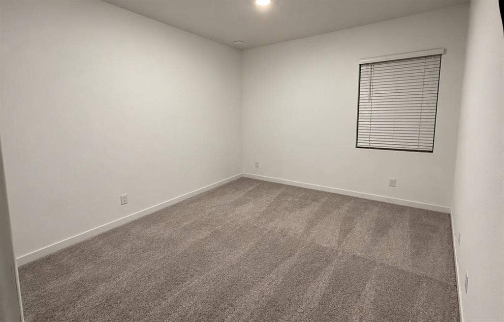 looking for roomate