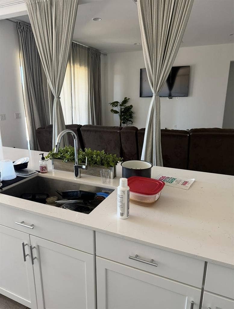 looking for roomate