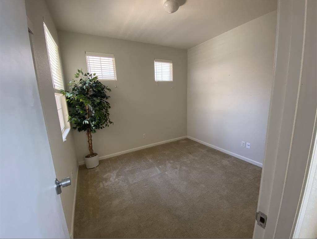Room for Rent-Cleaning Included