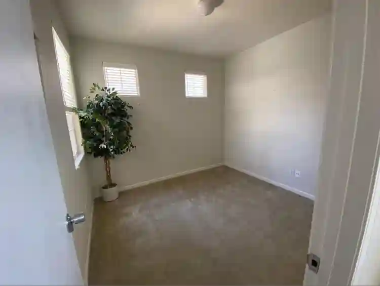 Room for Rent-Cleaning Included