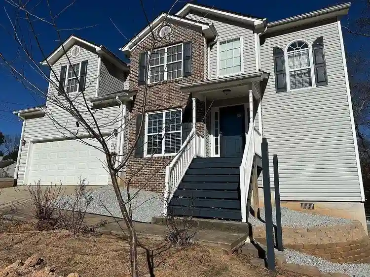 4 BR in Grayson