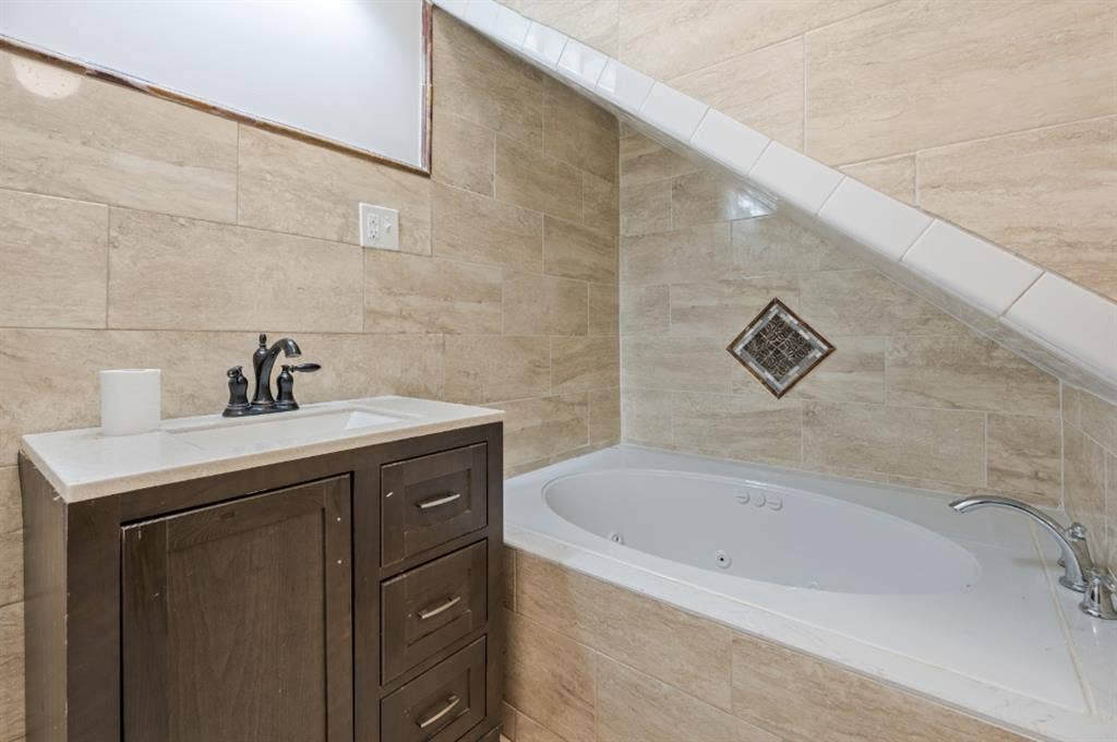 Private Studio w/ Jacuzzi