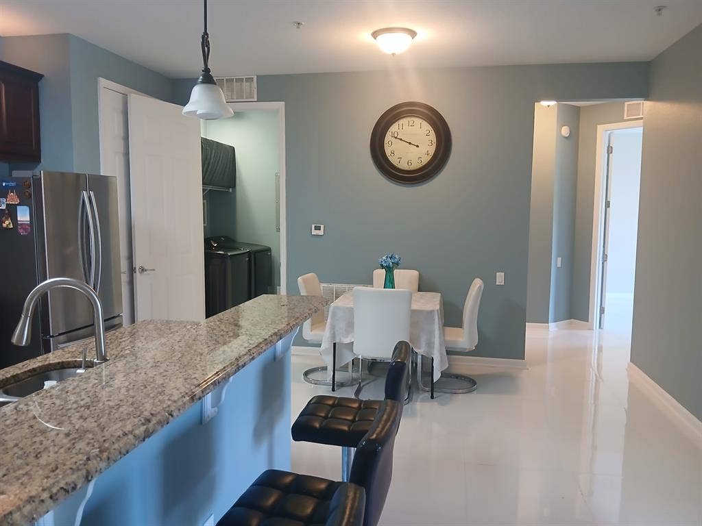 Looking for a roomate
