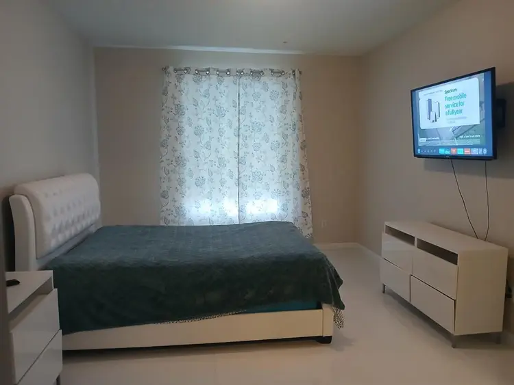 Looking for a roomate