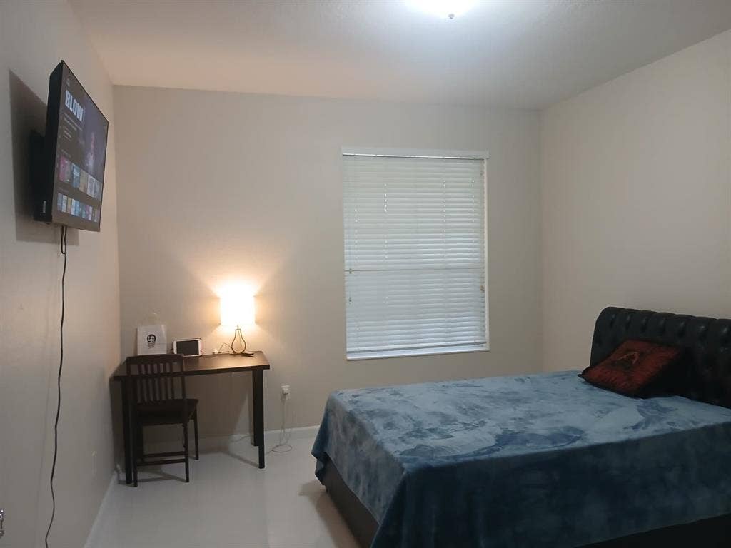 Looking for a roomate