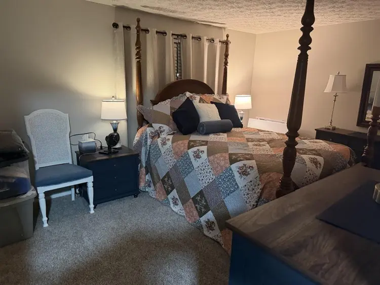 Two bed 1.5 bath split level apar