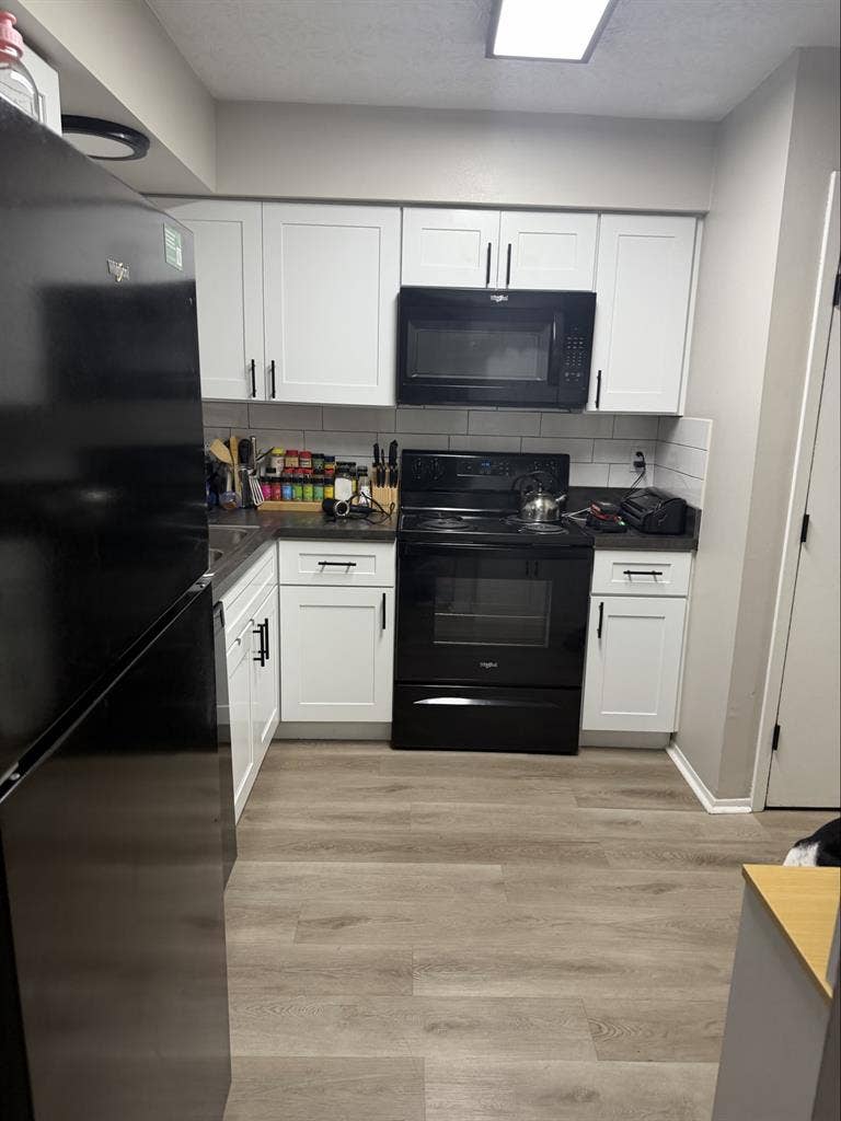 Two bed 1.5 bath split level apar