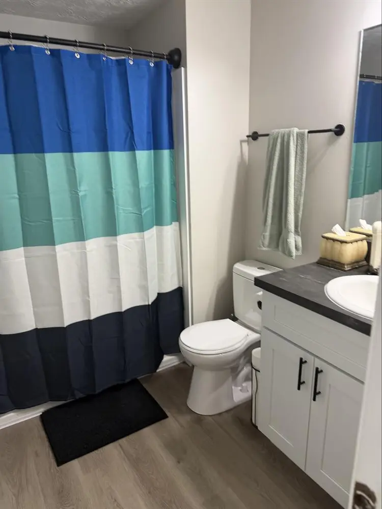 Two bed 1.5 bath split level apar