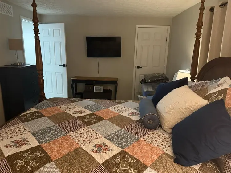 Two bed 1.5 bath split level apar