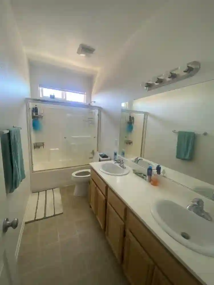 Room for rent in a shared housee