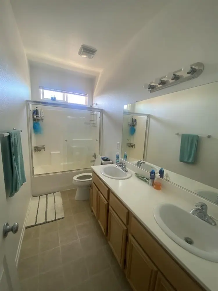Room for rent in a shared housee