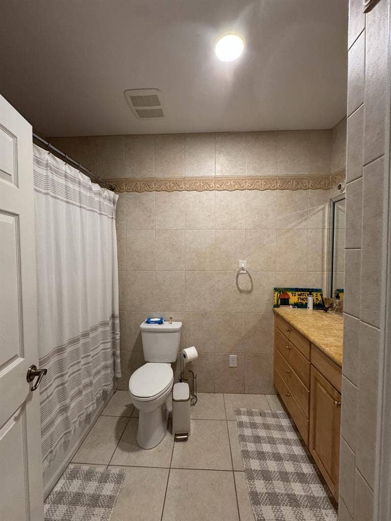 Looking for a roommate!