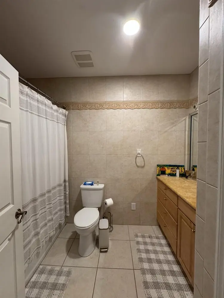 Looking for a roommate!