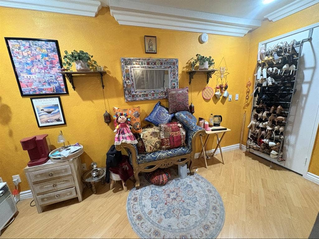 Room Available Nov 1 in Hollywood