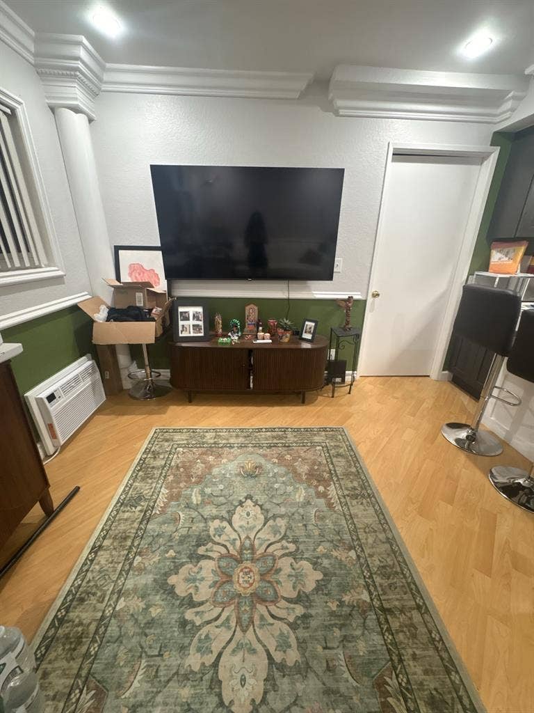 Room Available Nov 1 in Hollywood