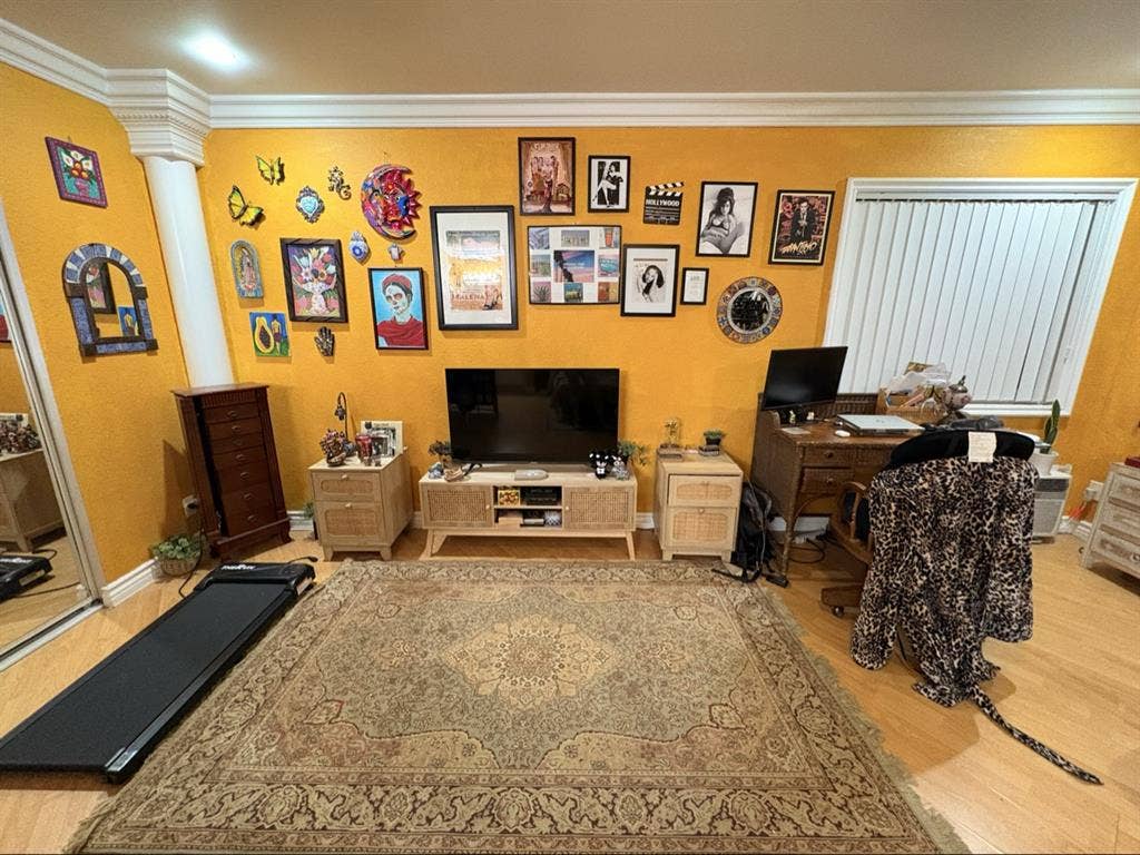 Room Available Nov 1 in Hollywood
