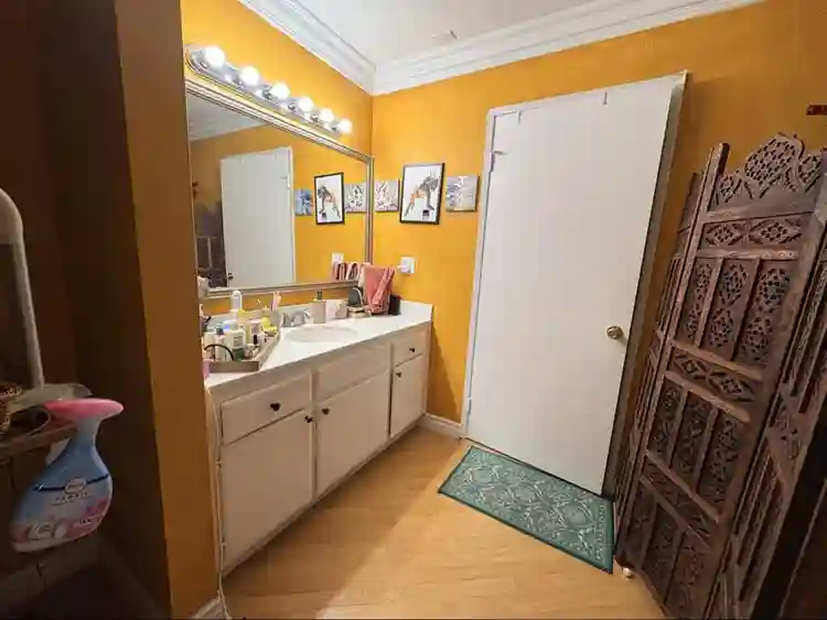 Room Available Nov 1 in Hollywood