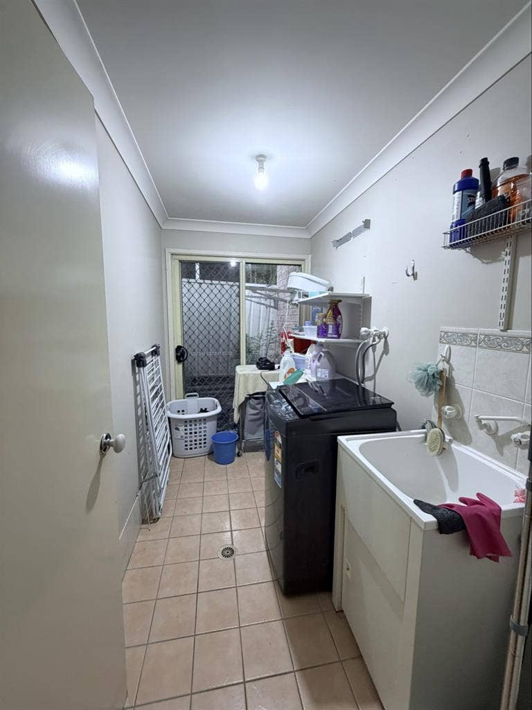 1 room available 250 per week