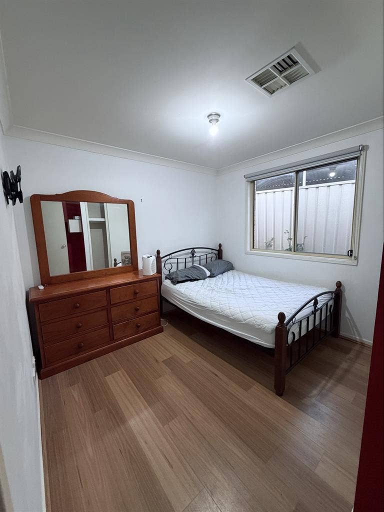 1 room available 250 per week