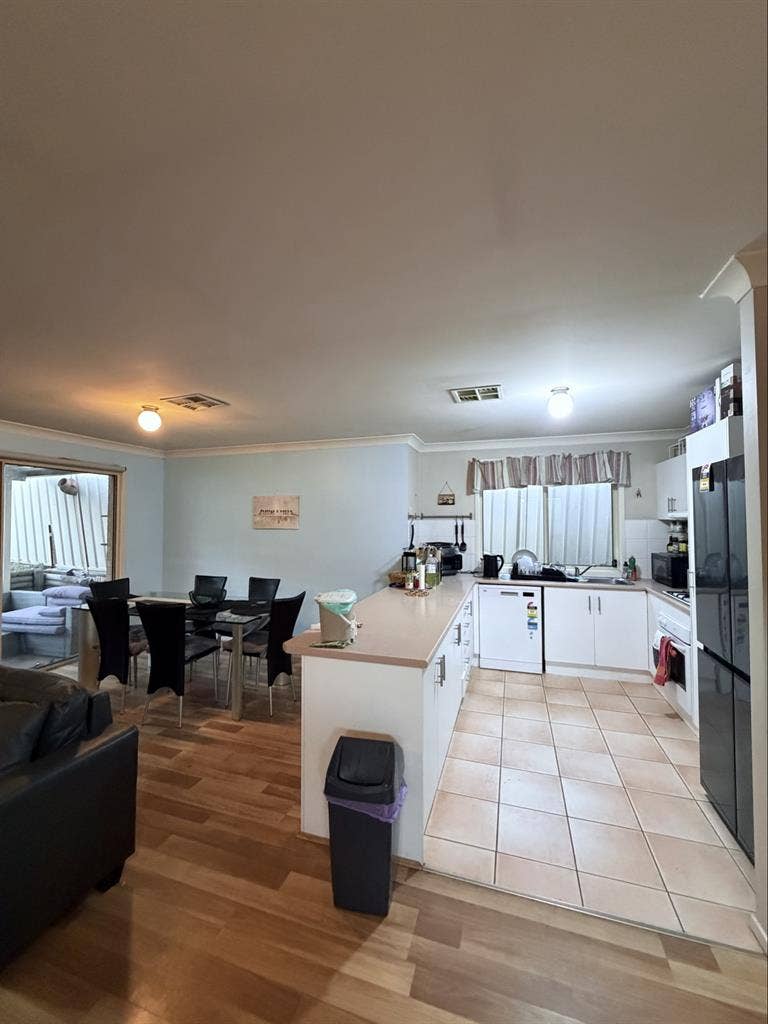 1 room available 250 per week