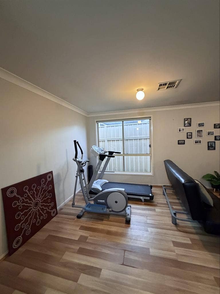 1 room available 250 per week