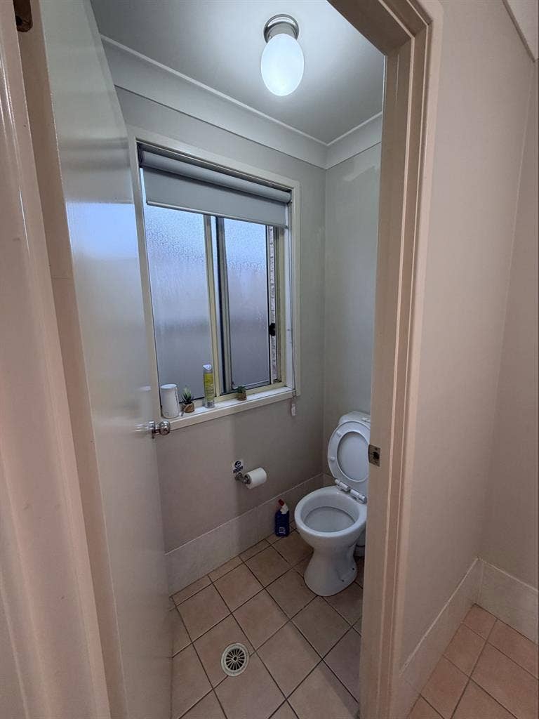 1 room available 250 per week