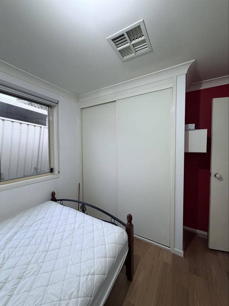 1 room available 250 per week