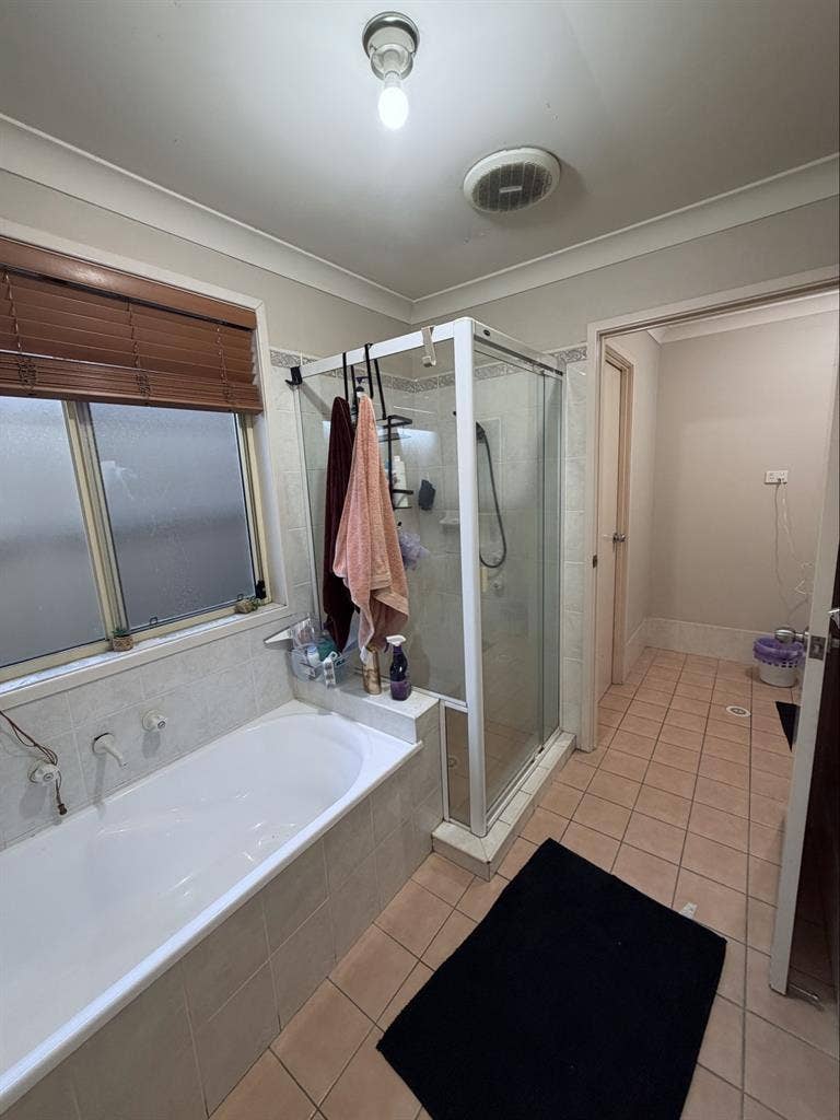 1 room available 250 per week