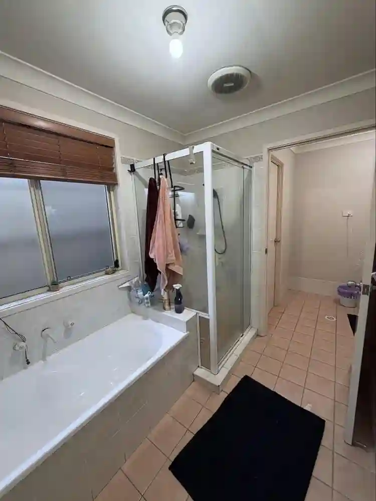 1 room available 250 per week