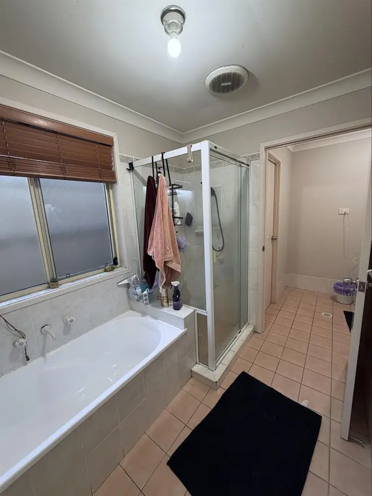 1 room available 250 per week