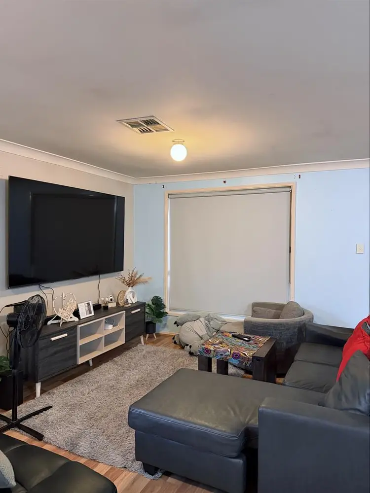 1 room available 250 per week